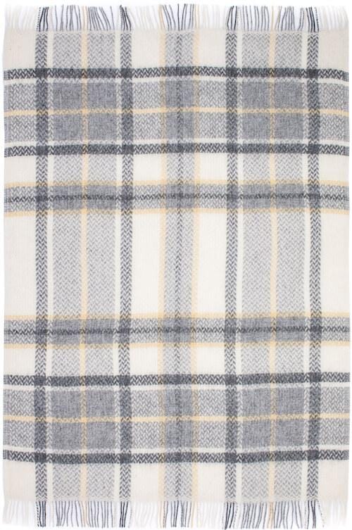 The Alafoss Icelandic woolen blanket feature tartan design with fringes