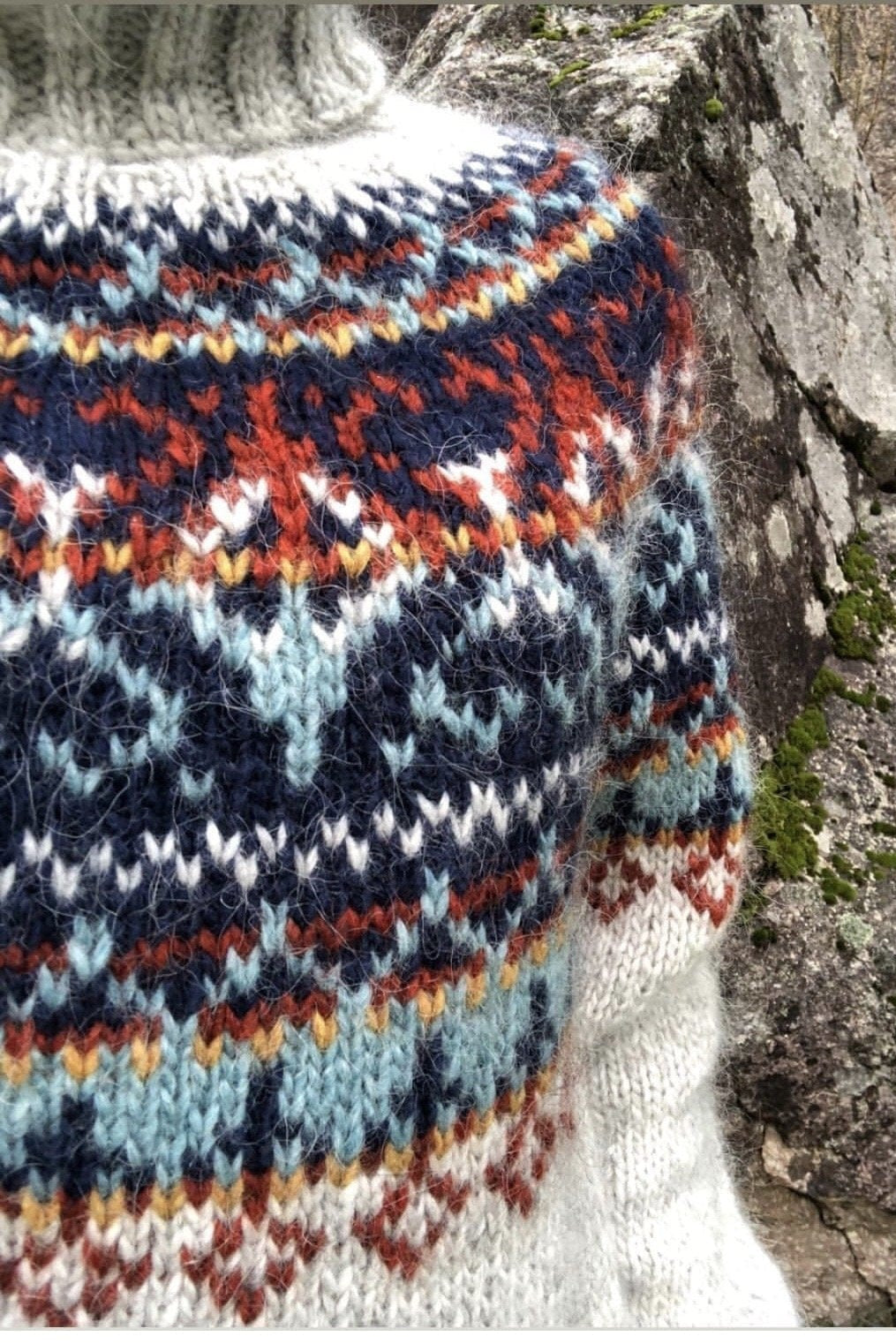 Alasuq Light Ash Heather and Golden Heather Wool Sweater - Alafosslopi Knitting Kit - The Icelandic Store
