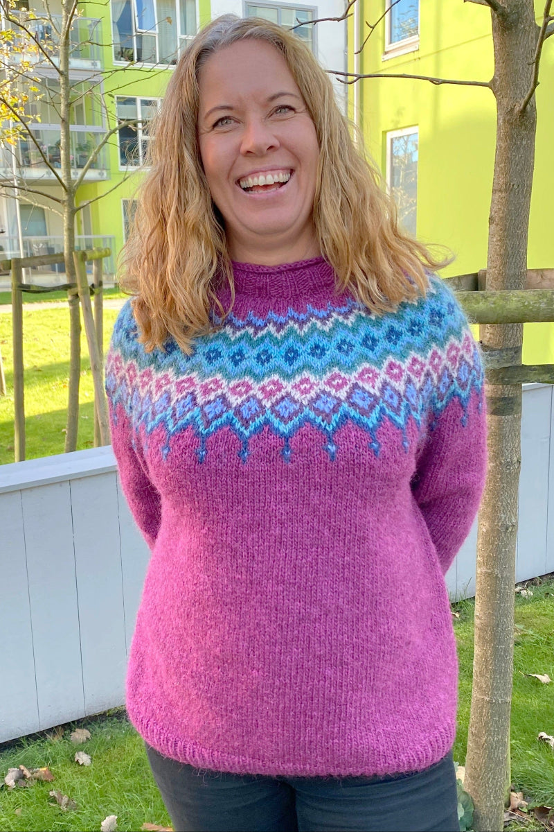 Amalie Lettlopi Red Wool sweater - Knitting Kit - The Icelandic Store