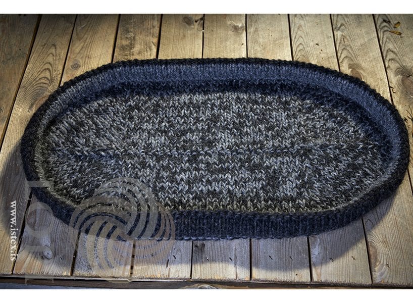 Bæli dog bed - Knitting Kit - The Icelandic Store