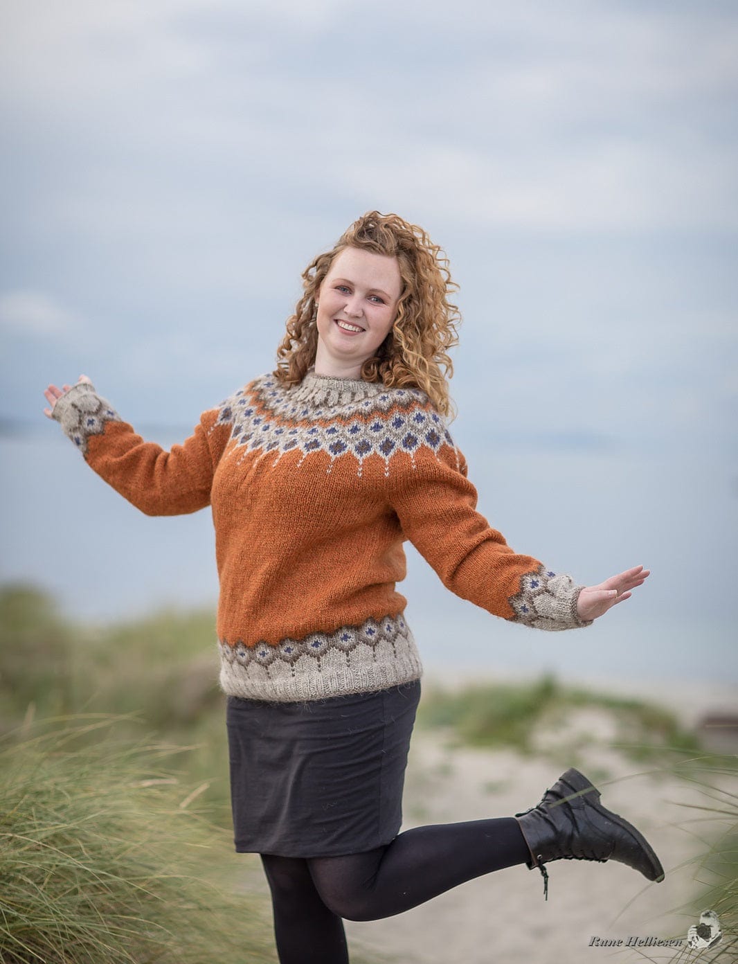 Cecilia Lettlopi Apricot Wool sweater - Knitting Kit - The Icelandic Store