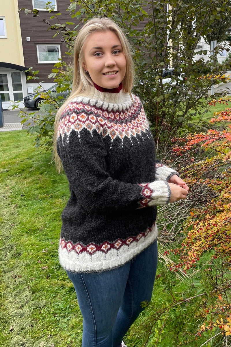 Cecilia Lettlopi Black Wool sweater - Knitting Kit - The Icelandic Store