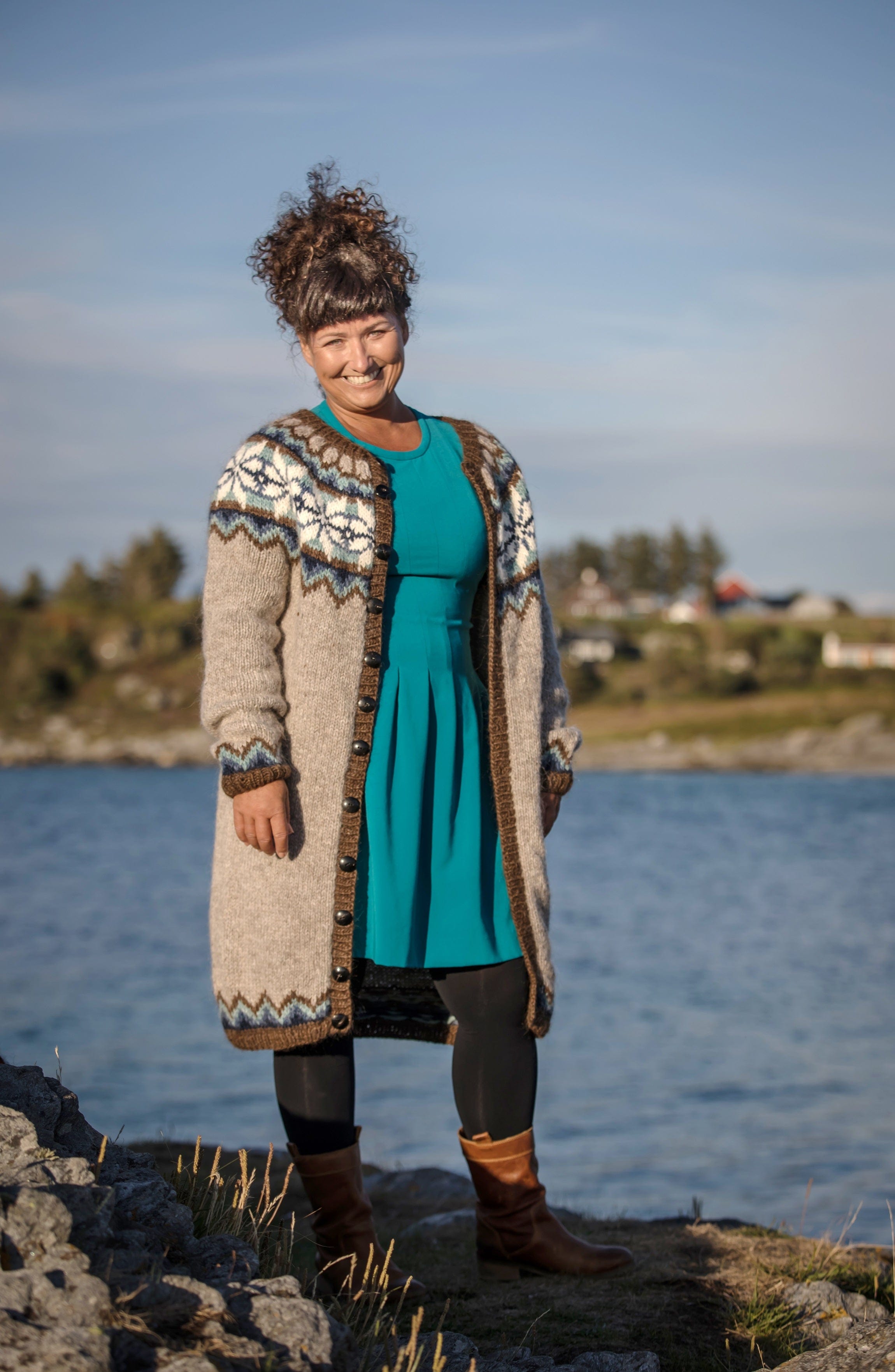 Hanne - Long Beige Wool Cardigan Sweater Knitting Kit - The Icelandic Store