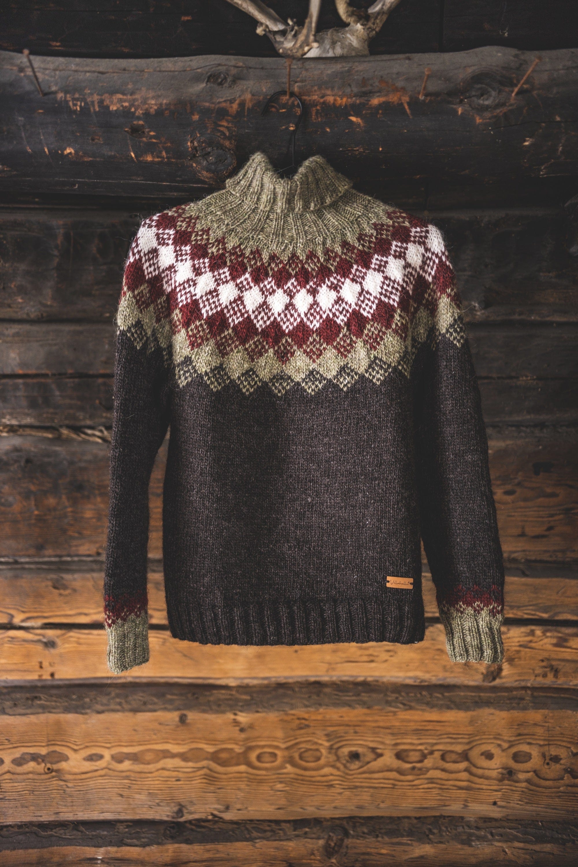 Hiutaleneule  Black Lettlopi Wool Sweater - Knitting Kit - The Icelandic Store