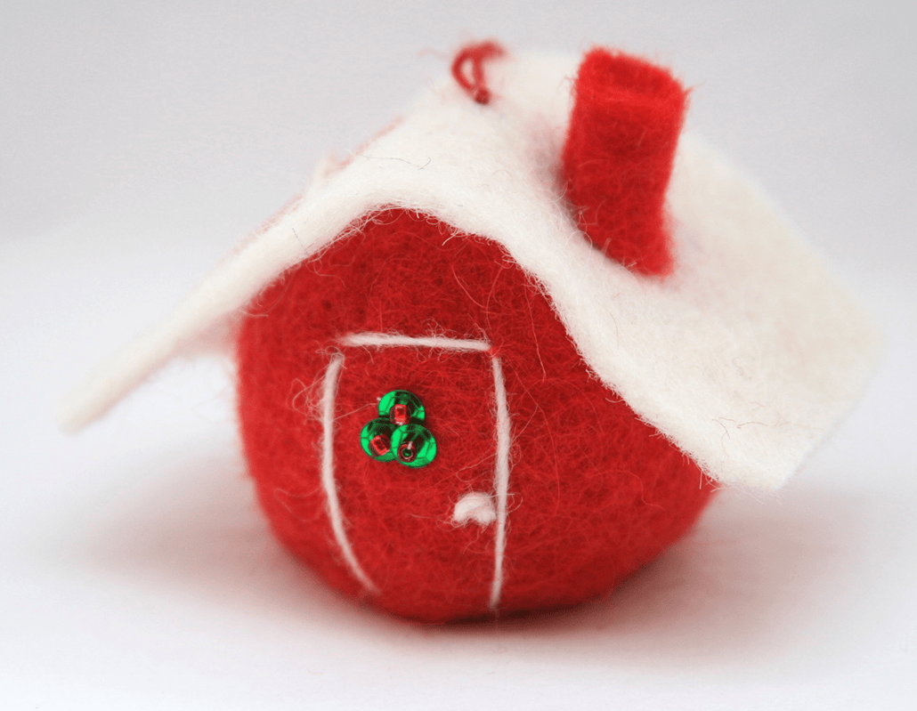 ICELANDIC FELTED WOOL HOUSE - RED & WHITE