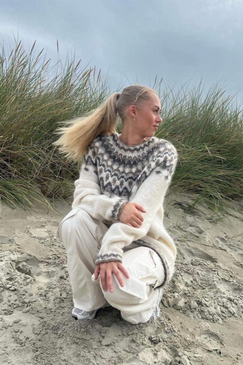 Linn Lettlopi White Wool sweater - Knitting Kit - The Icelandic Store
