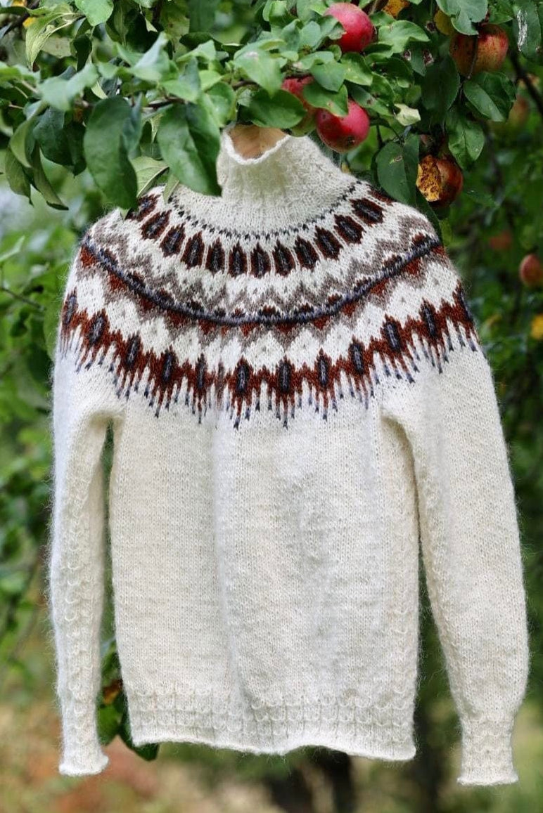 Meiko White Icelandic sweater - Lettlopi Knitting Kit
