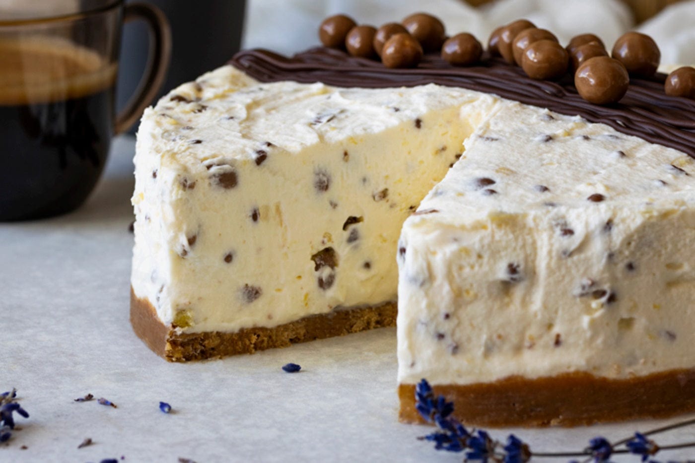 Nóa Kropp Chocolate coated corn puffs candy - The Icelandic Store