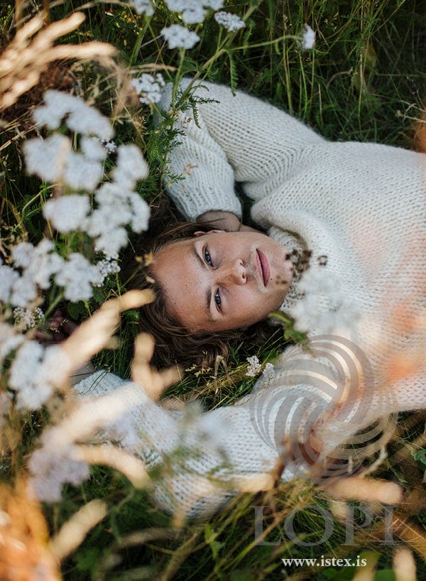 OK Glacier White Bulky Sweater Knitting Kit - The Icelandic Store