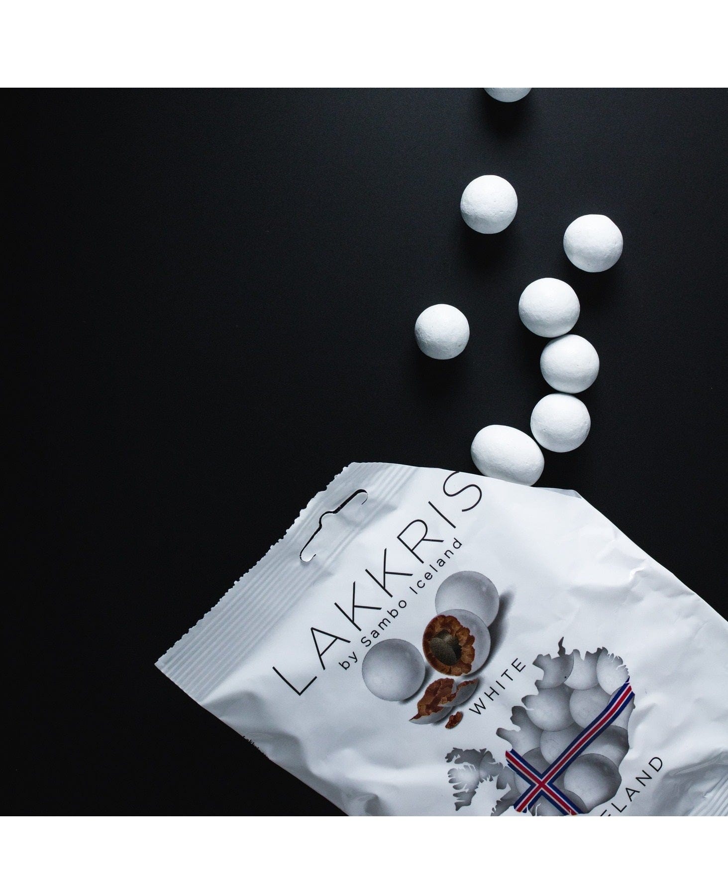 Sambo Liquorice White Snowballs 130g - 4.5Oz - The Icelandic Store