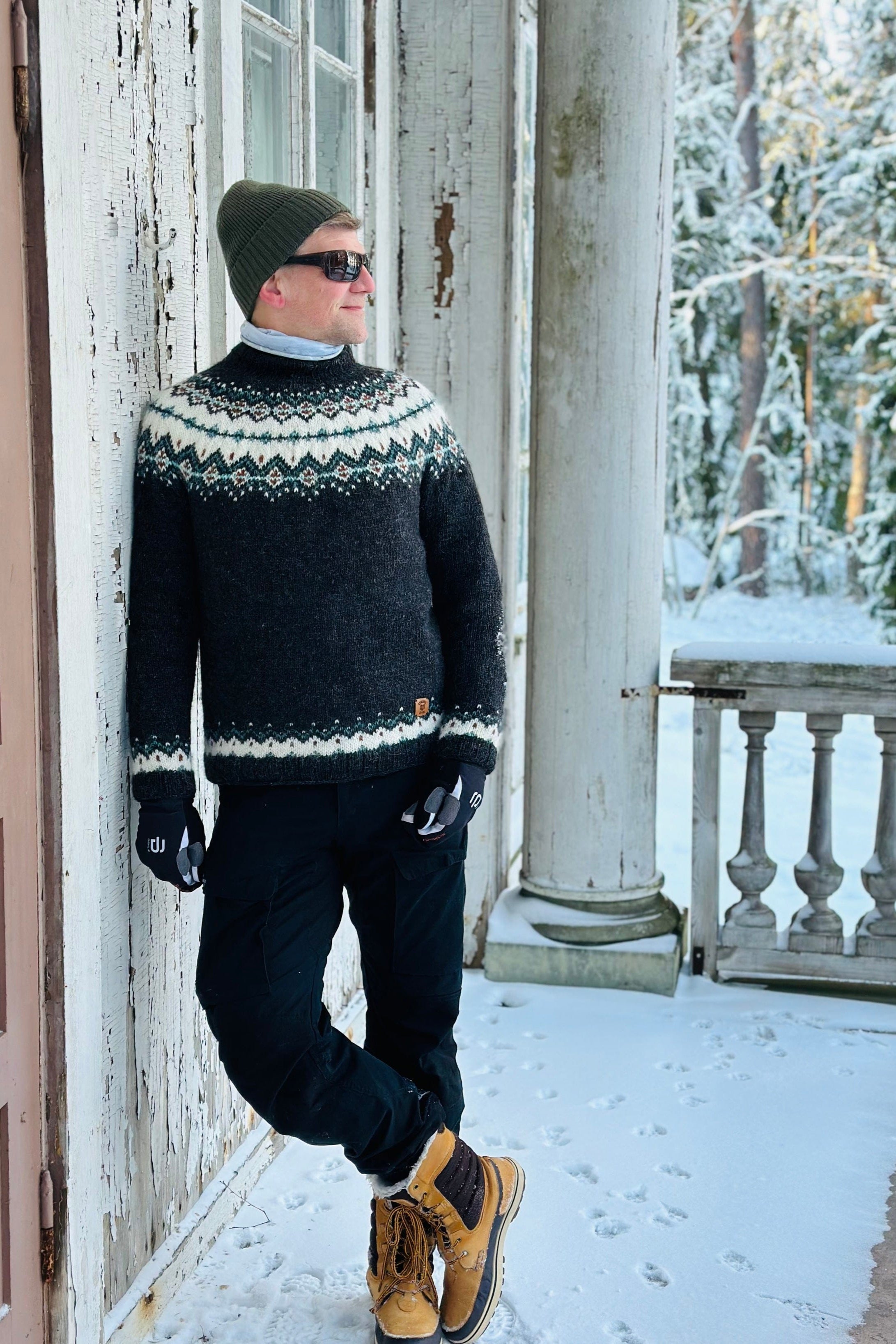 Sipoonkorpi - Black Icelandic sweater - Lettlopi Knitting Kit - The Icelandic Store