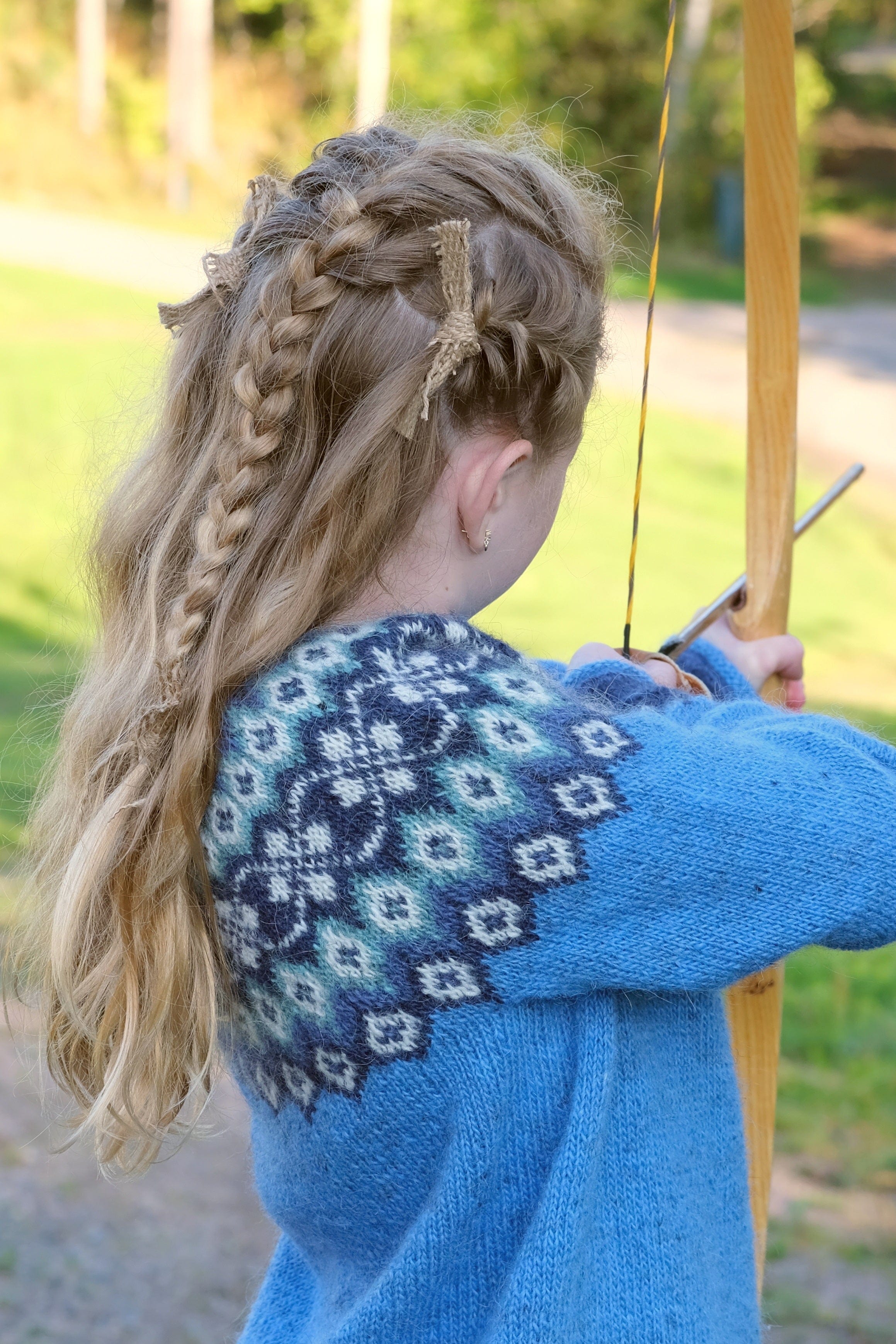 Skjaldmær - Fjallalopi Blue wool sweater Knitting Kit - The Icelandic Store