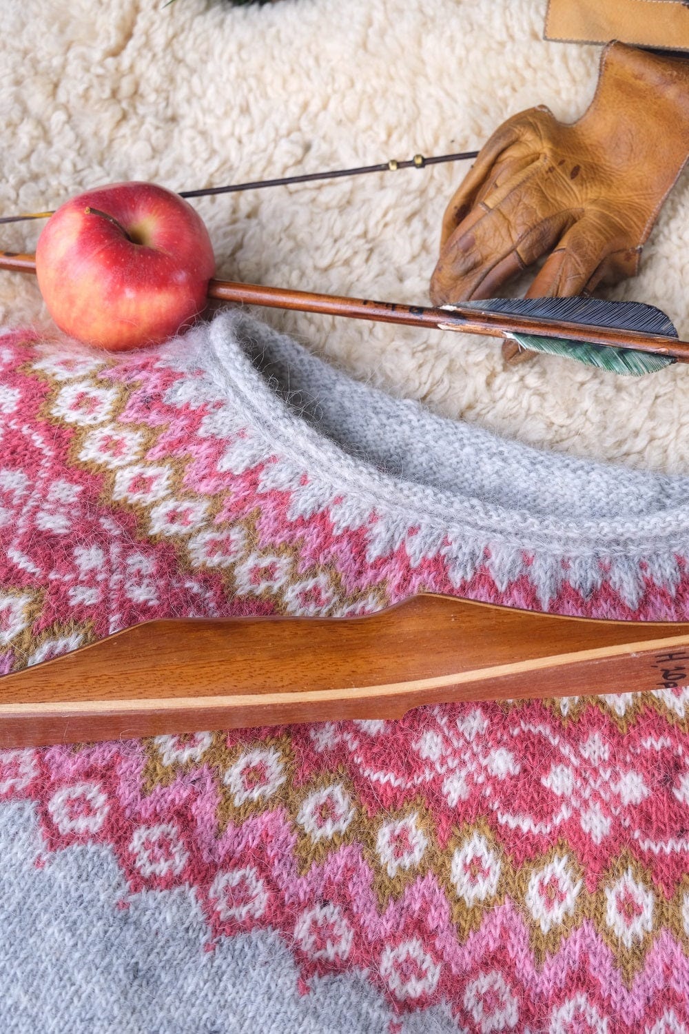 Skjaldmær - Fjallalopi Frost Grey wool sweater Knitting Kit - The Icelandic Store