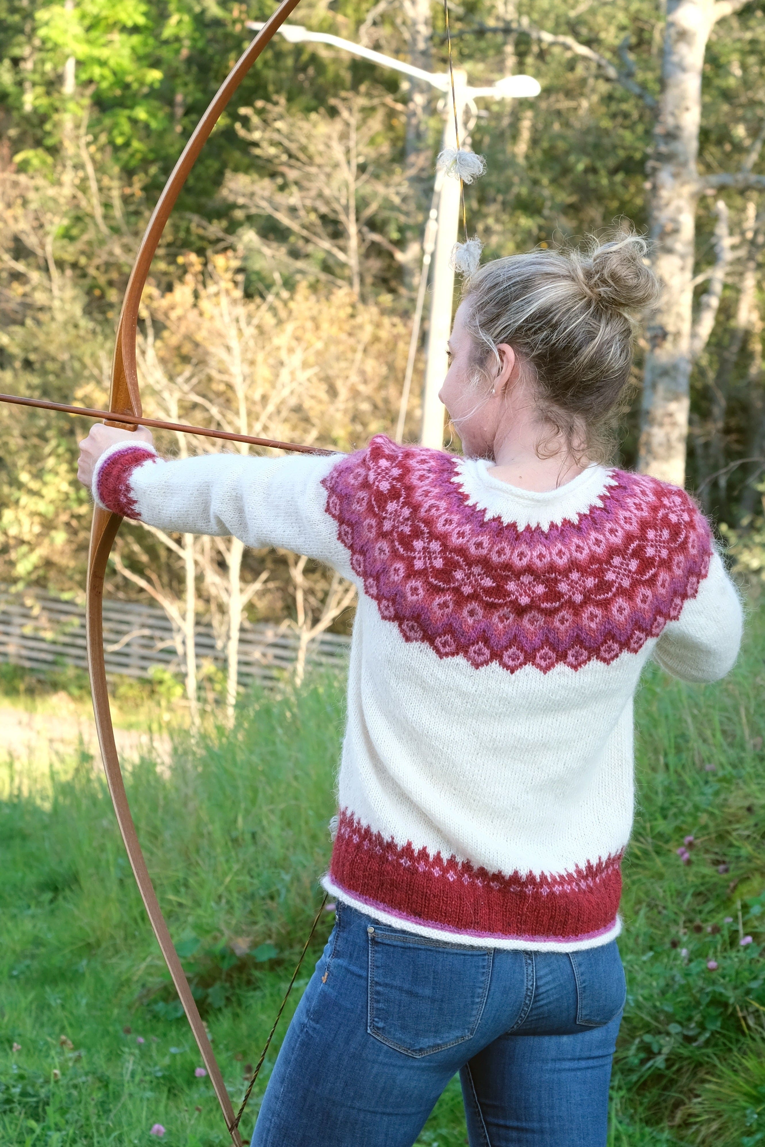 Skjaldmær - Fjallalopi White Red wool sweater Knitting Kit - The Icelandic Store