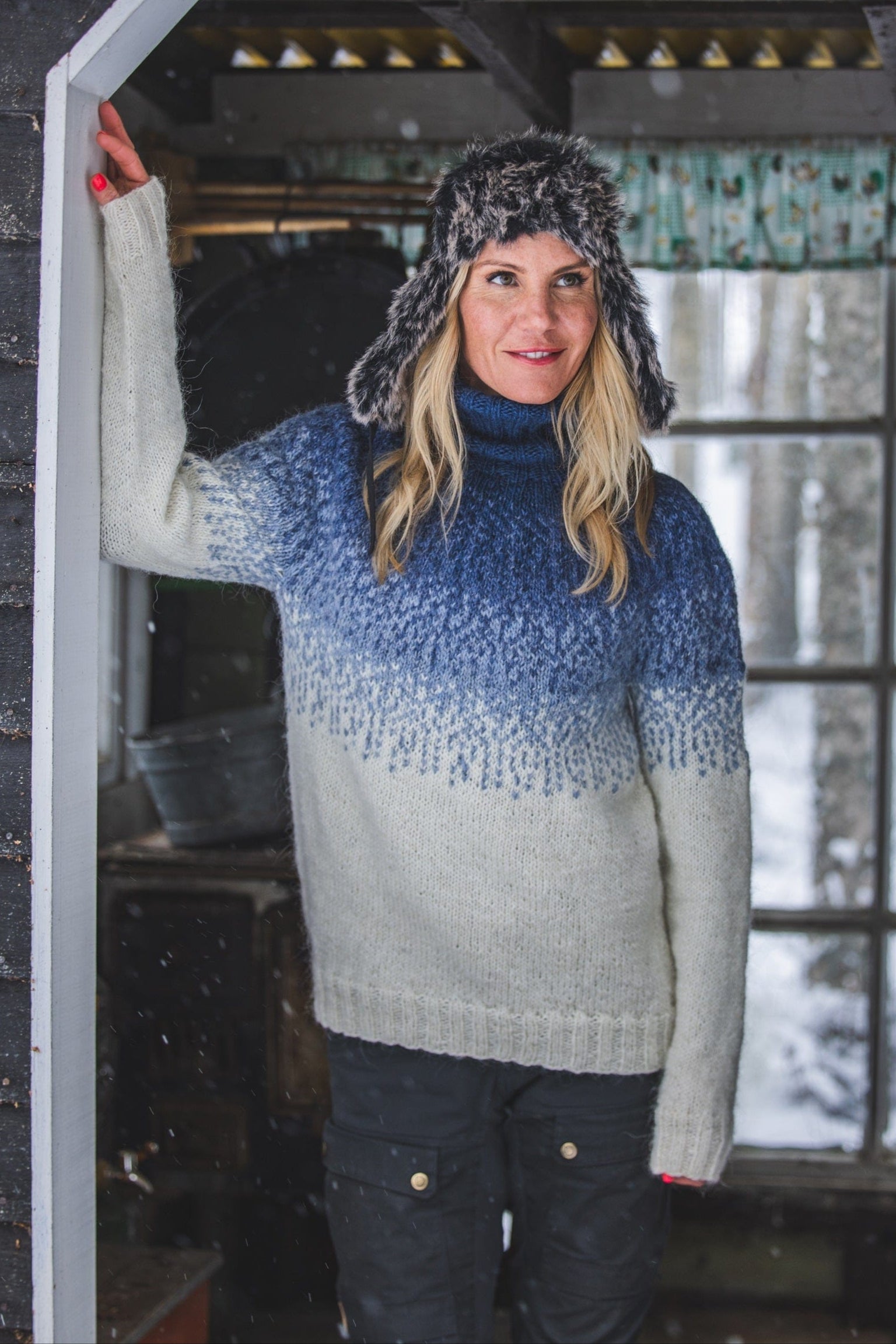 Sumuneule White Blue Lettlopi Wool Sweater - Knitting Kit - The Icelandic Store