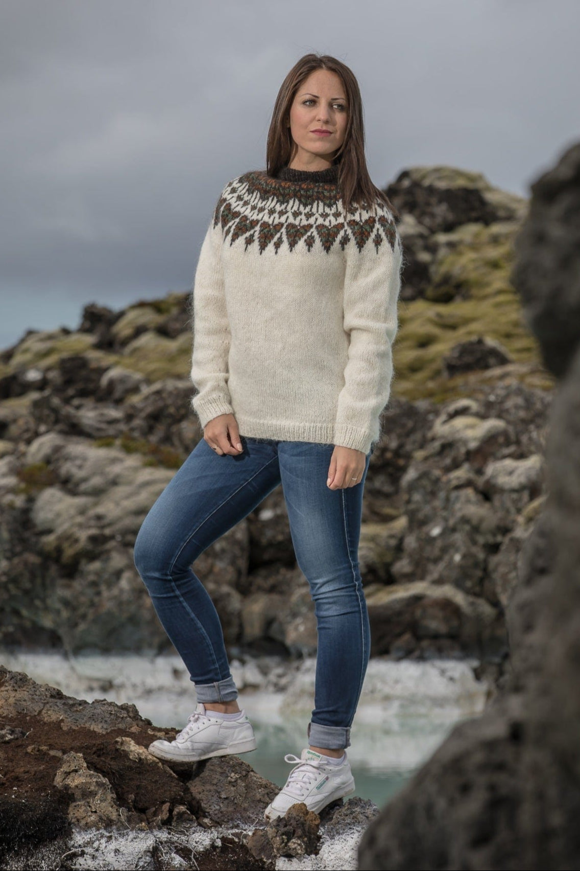 Svala Lettlopi White Wool sweater - Knitting Kit - The Icelandic Store