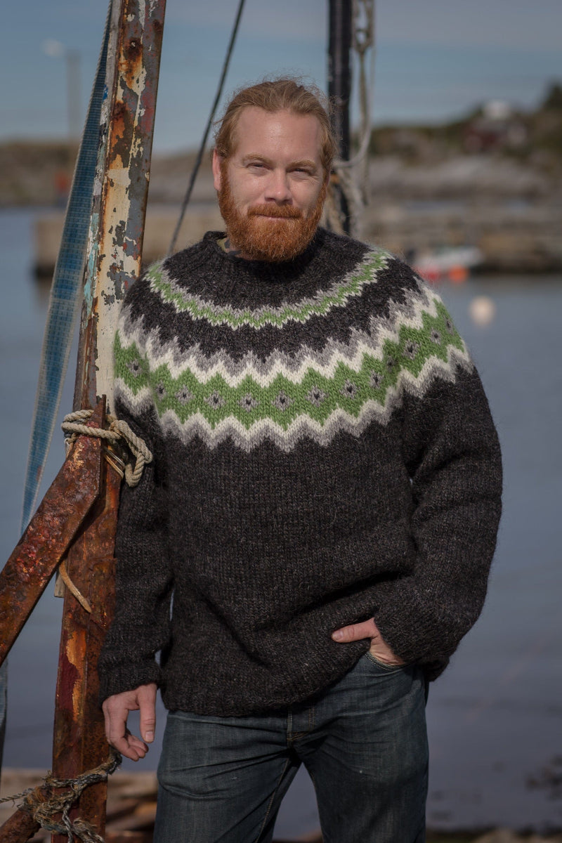 Vegi Black Wool Sweater - Knitting Kit - The Icelandic Store