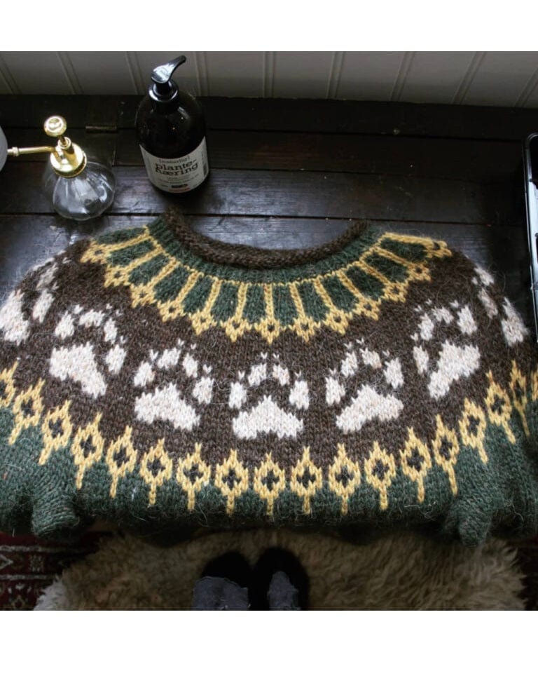 The Wilderness sweater Garden Green & Yellow - Alafosslopi Knitting Kit - The Icelandic Store