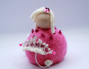 Felted wool Knitting Lady - Pink