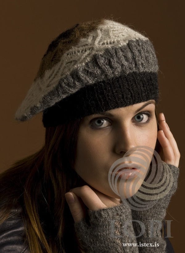 Mark lace beret in Einband — black heather band and rings of lace