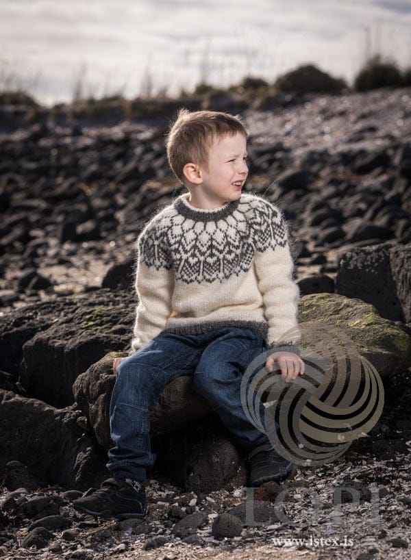Fura children’s sweater in white Léttlopi with a grey yoke