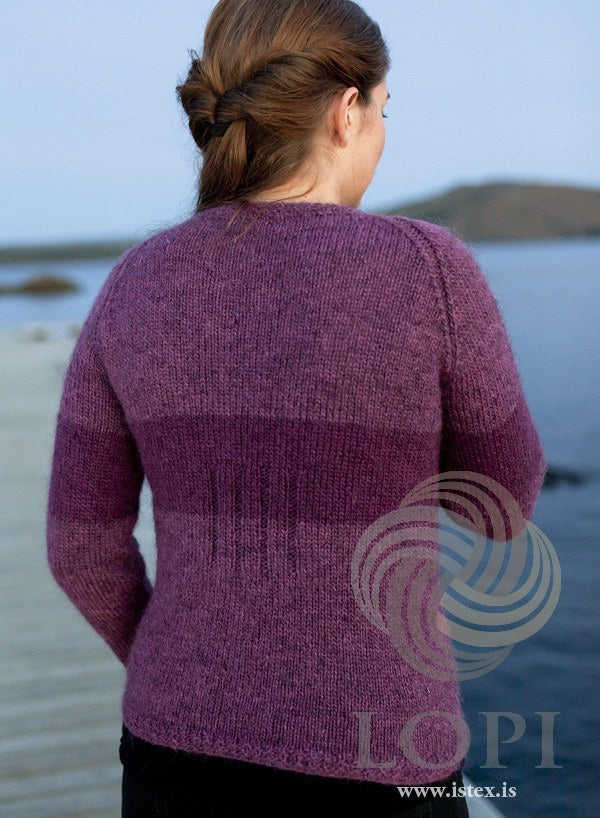 The burgundy Gná from the back — the darker band, the raglan lines and the vertical rib panel at the centre back (shown in the original rose heather and berry heather — this kit has royal fuchsia and violet heather in their place)