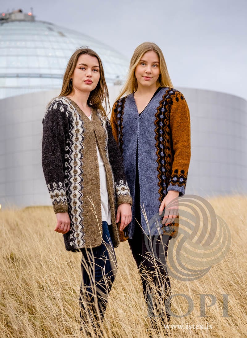 Vegir liggja in both colourways — brown and black, and blue and rust