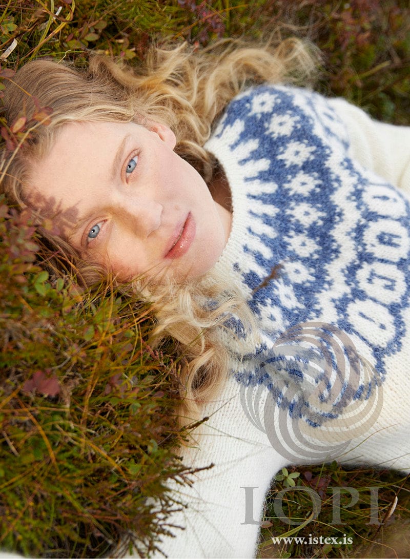 Close view of the JÁ! yoke in fjord blue on white Léttlopi