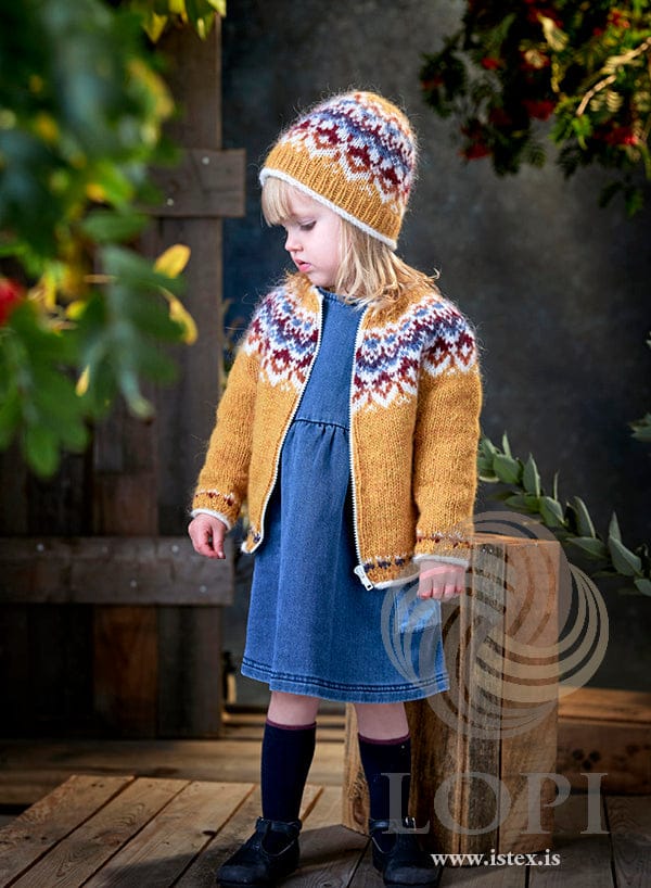 The yellow Systur og bræður cardigan from the side