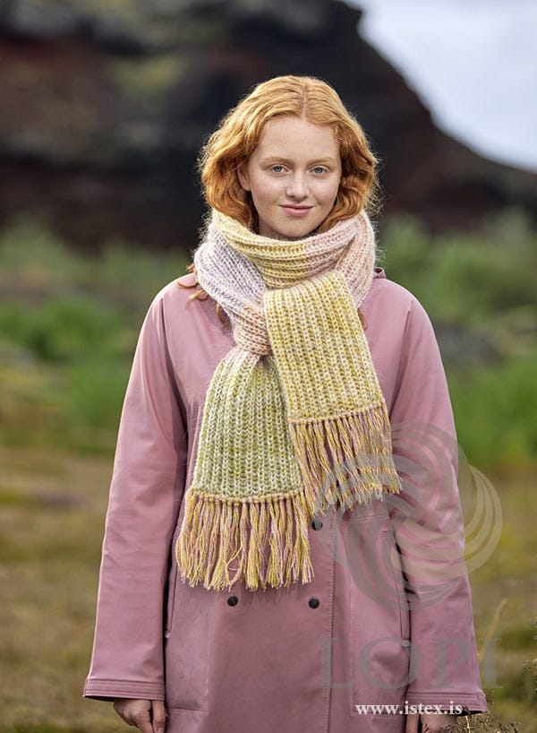 Glitta brioche scarf, light version — ivory beige Plötulopi with pastel Einband stripes and fringes