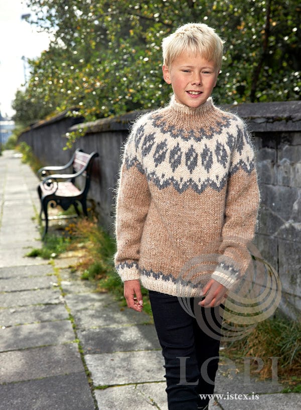 Vörn children’s yoke sweater knitted in Álafosslopi — beige tweed with a grey and ecru yoke pattern