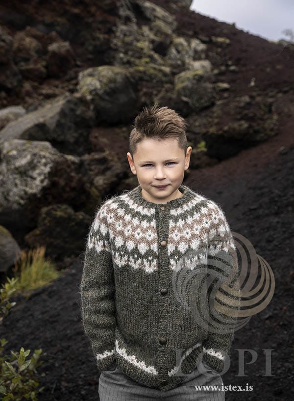 Hnoðri children’s cardigan knitted in Plötulopi — frost grass green with a light ash and oatmeal yoke