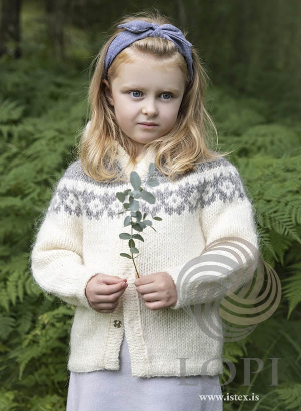 Close view of the Smástirni yoke in white and light grey