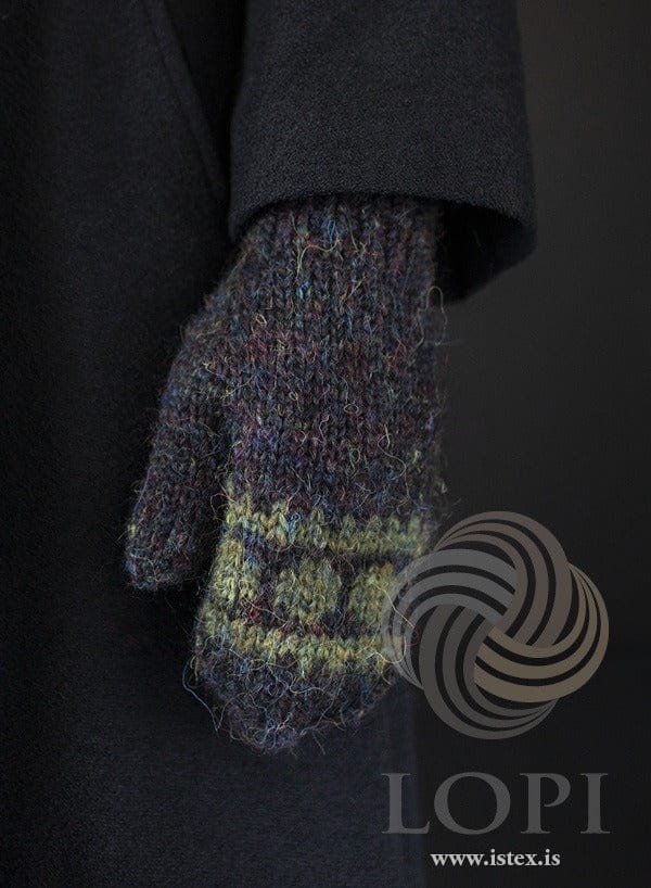 Hiti mitten knitted in black cosmos and spruce green Plötulopi