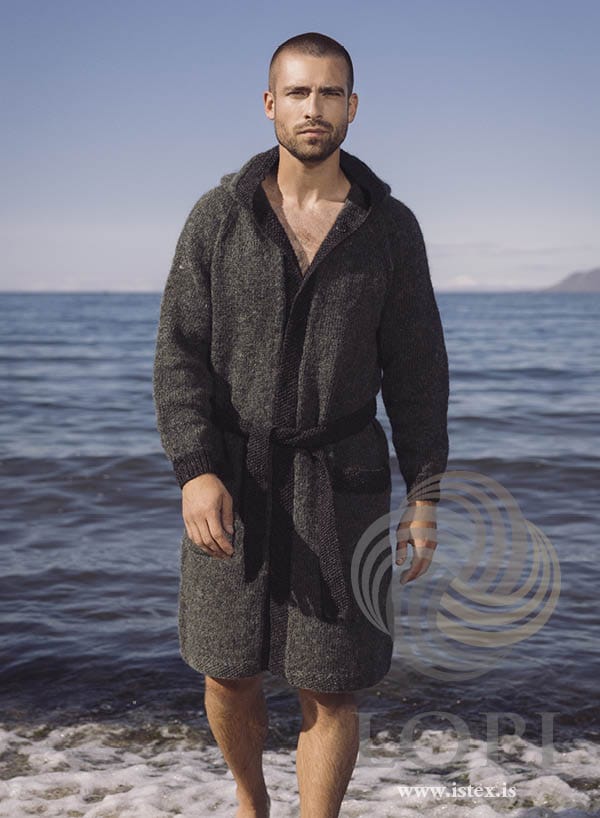 Sær long hooded robe knitted in Léttlopi — rough sea grey with a black heather front band, pocket tops and belt