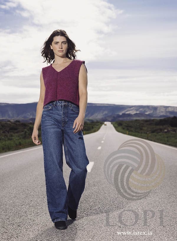 Súla vest from the front — royal fuchsia Léttlopi with a deep V-neck