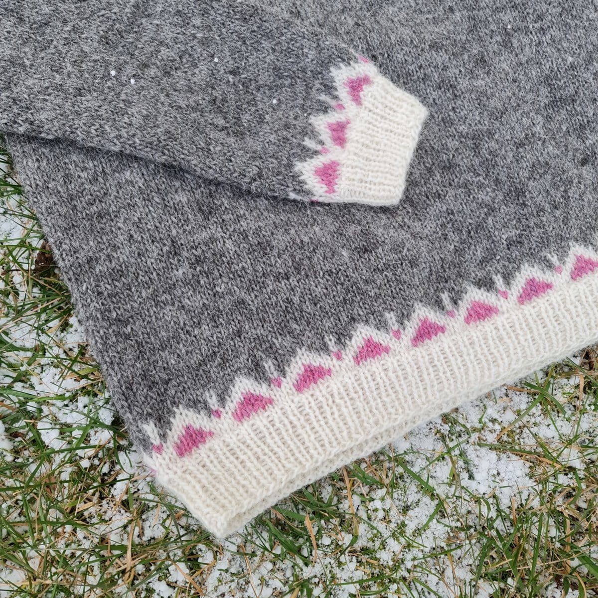 Dagný - Icelandic Sweater - Grey/Pink - icelandicstore.is