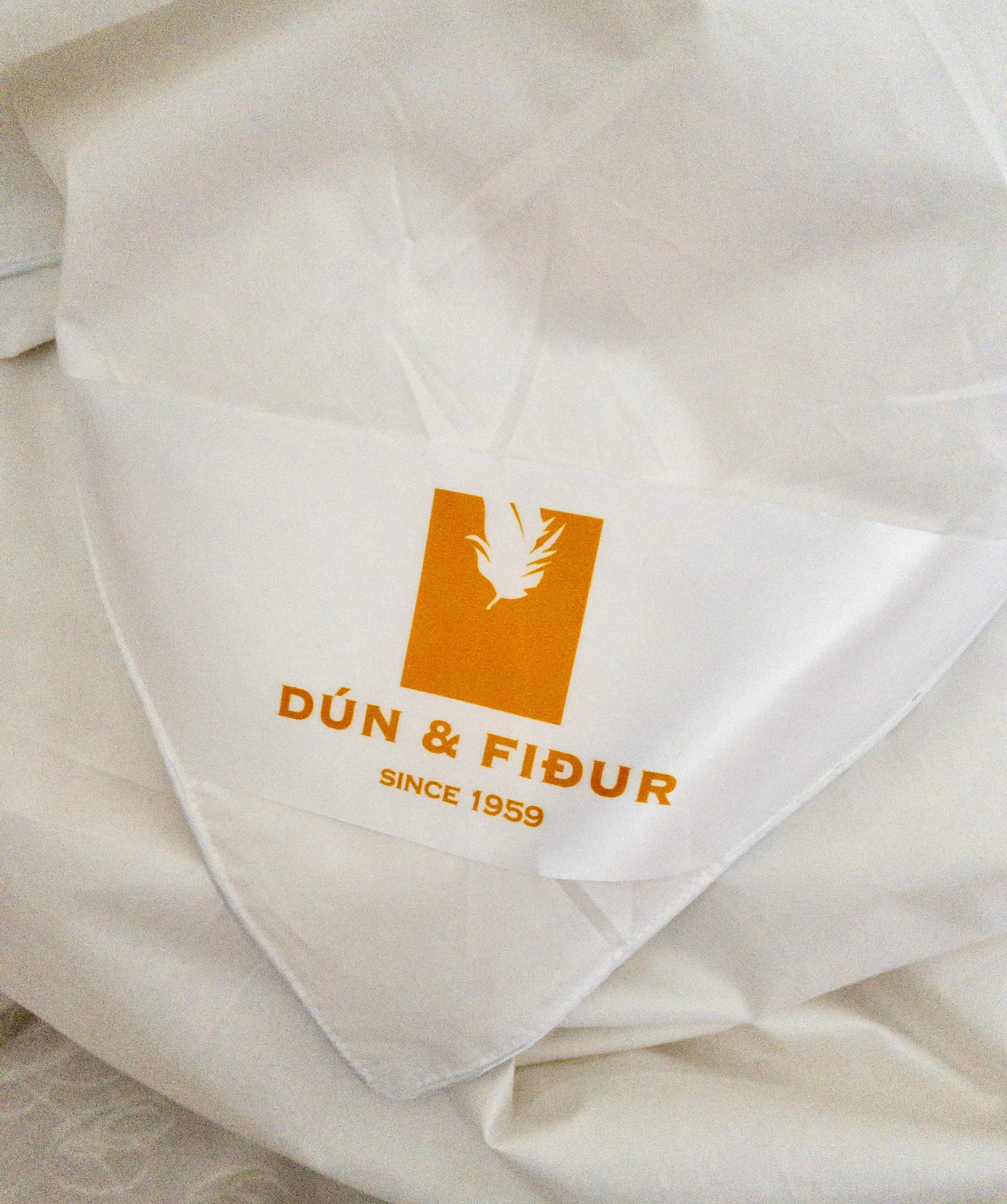 Icelandic Eiderdown Duvet - American Queen Size - The Icelandic Store