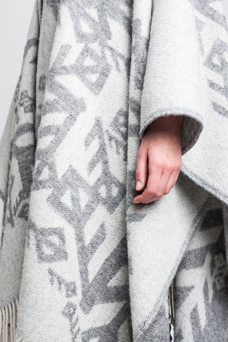 Alrún wool cape - Grey Love - icelandicstore.is
