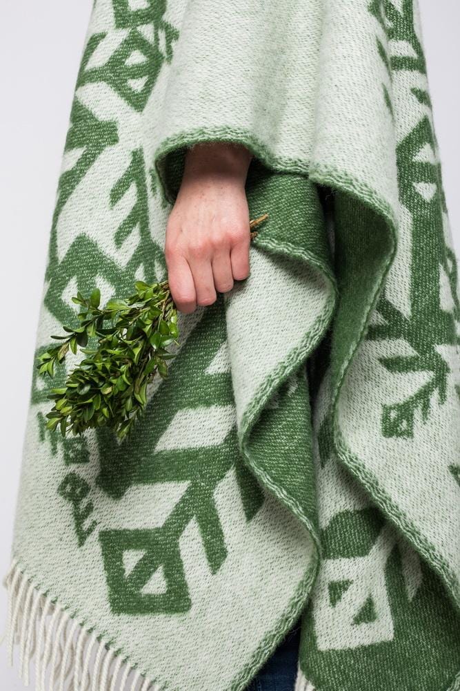 Alrún wool cape - Green Love - icelandicstore.is