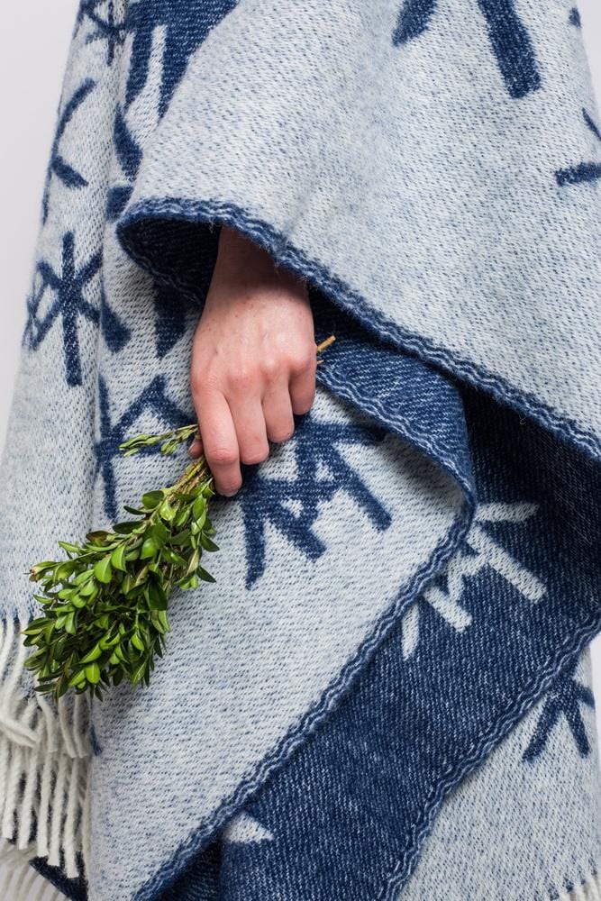 Alrún wool cape - Blue Strenght - icelandicstore.is