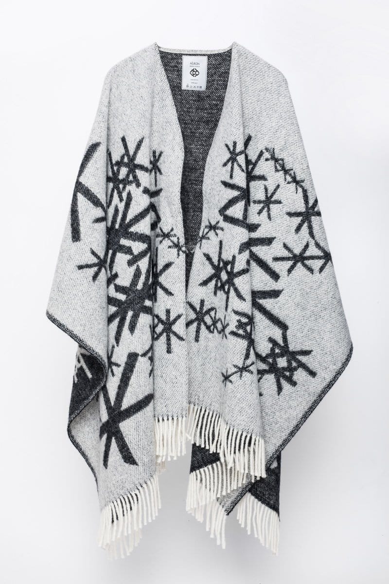 Alrún wool cape - Dark Grey Strength - icelandicstore.is
