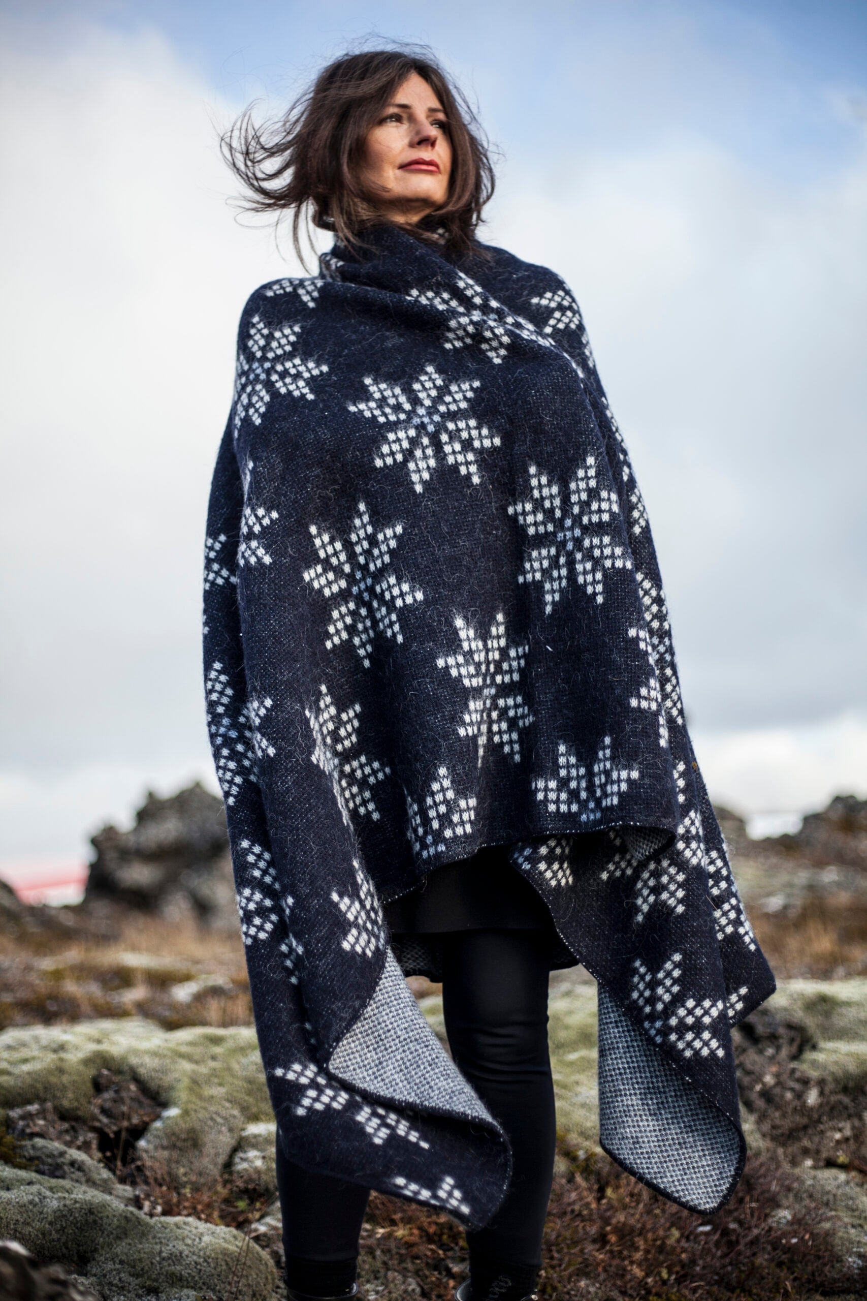 Eight Petalled Rose Flower Wool Blanket. Icelandic traditional pattern