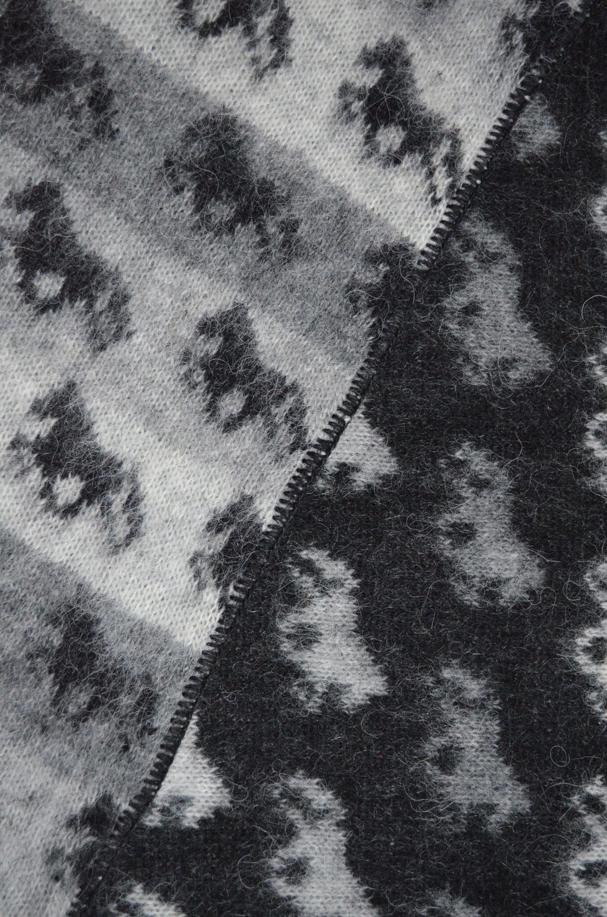 Icelandic Wool Blanket - Black and white with horses