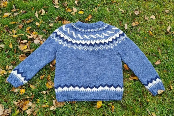 Icelandic Alafoss lopi wool yarn and free knitting pattern