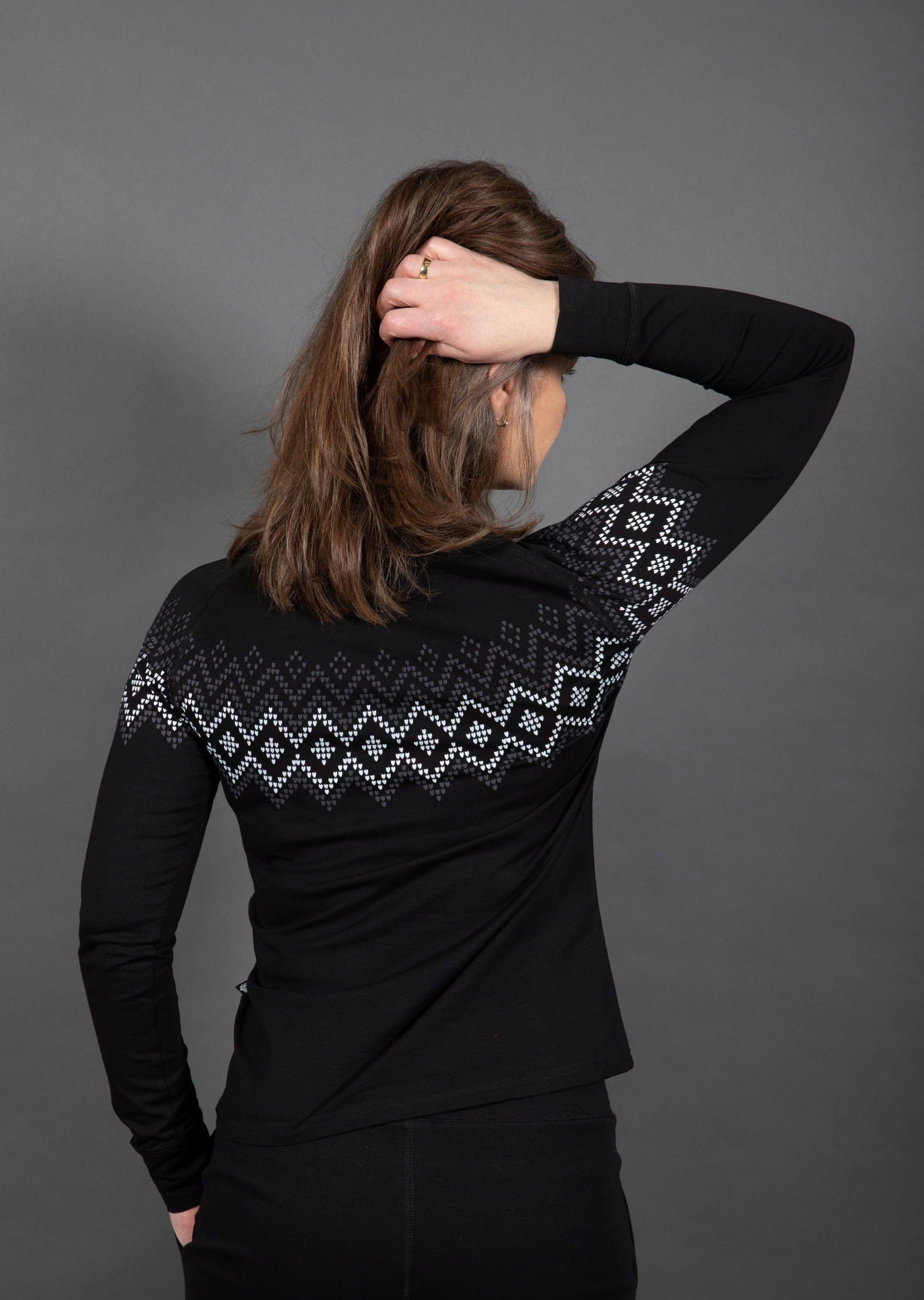 Arna Long-Sleeve T-Shirt wool sweater pattern - Black - The Icelandic Store