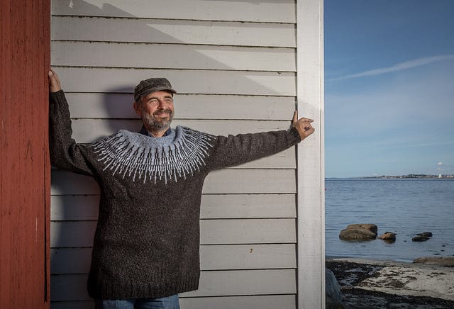 Arnar Icelandic sweater Black - Knitting Kit - The Icelandic Store
