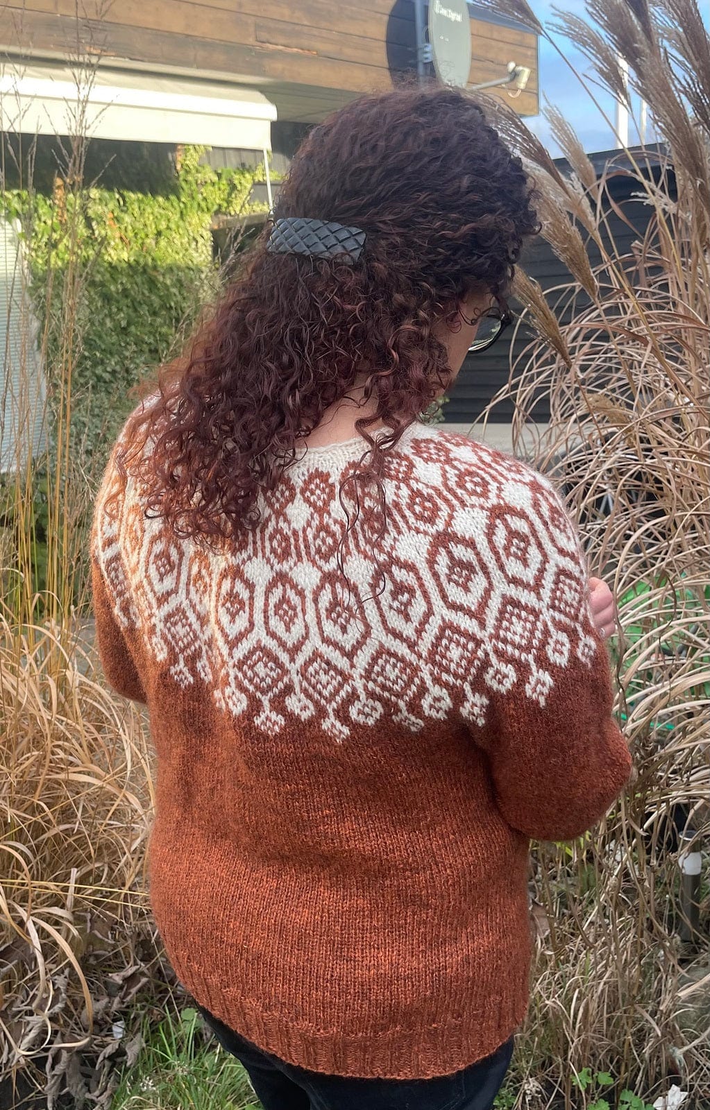 Elina - Rusty Brownish Sweater Knitting Kit - The Icelandic Store