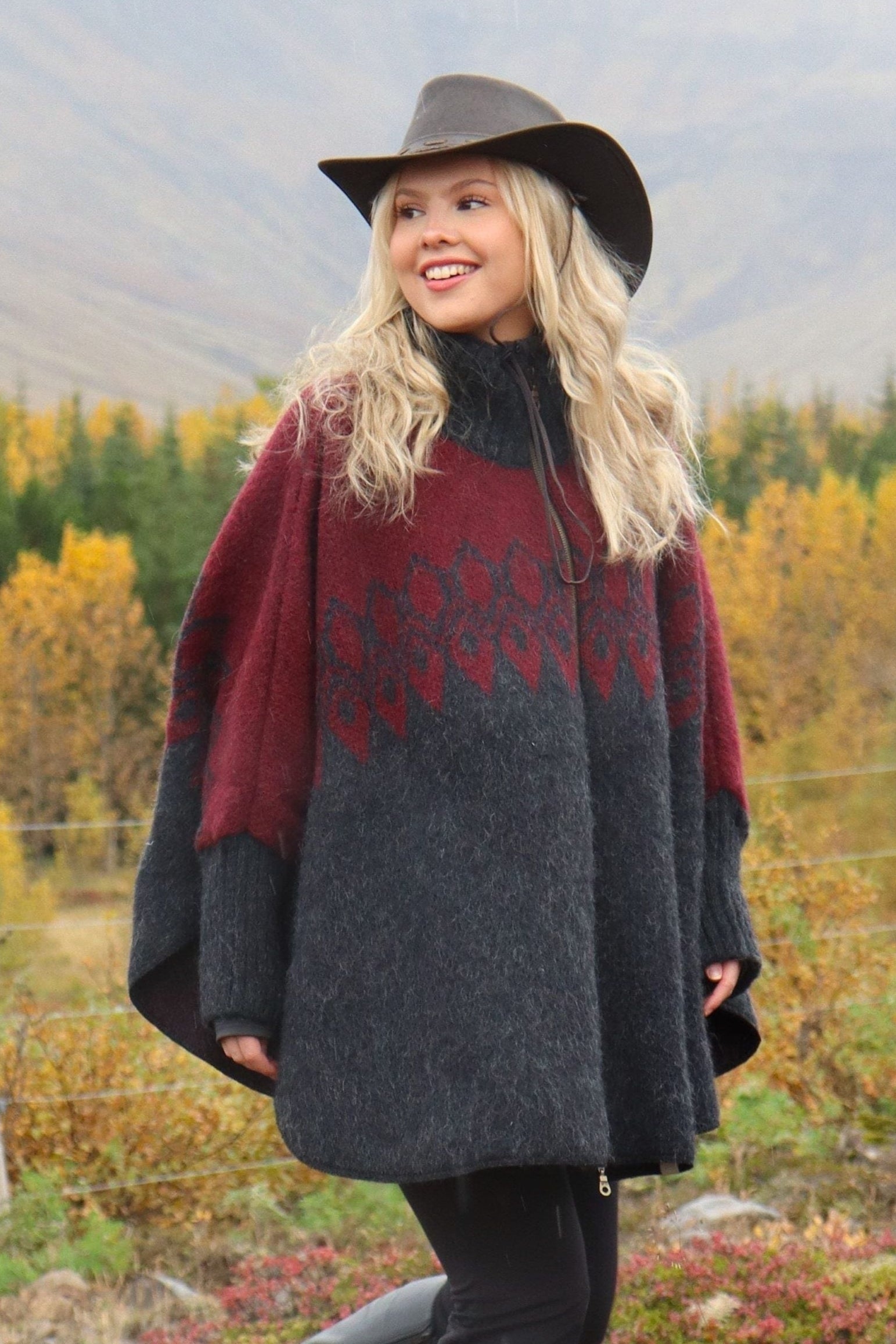 Funnel Neck Front zipper Poncho Jacket Dark Red and Black Ísar