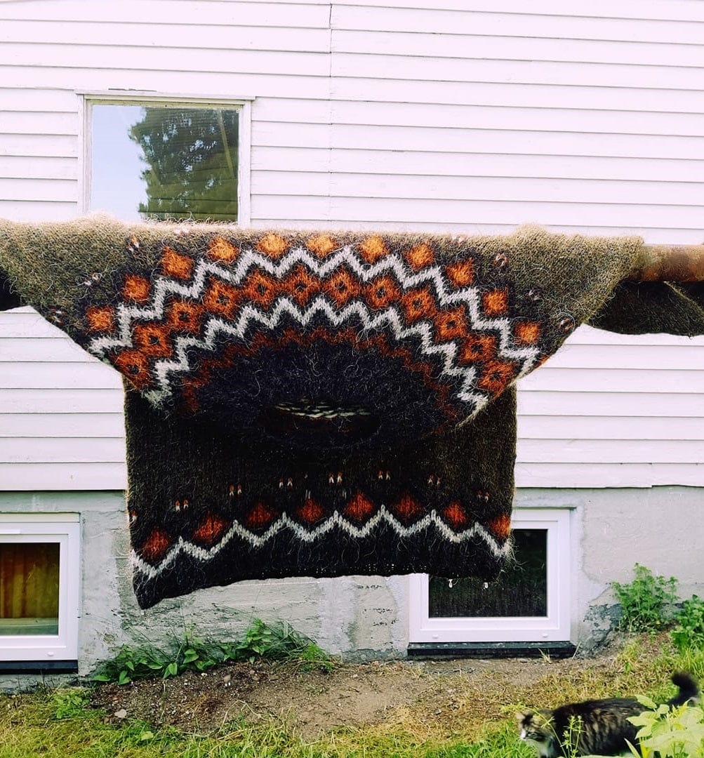 Jonsok  - Natural colored wool sweater  - Knitting Kit - The Icelandic Store